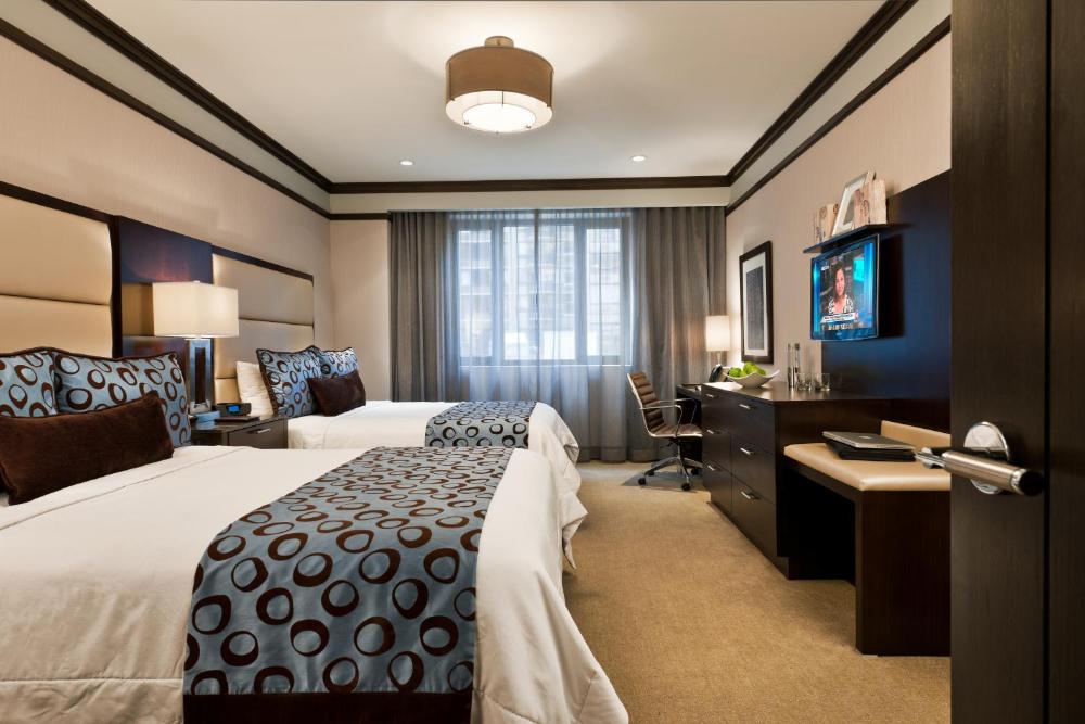 Deluxe Queen Room with Two Queen Beds interior