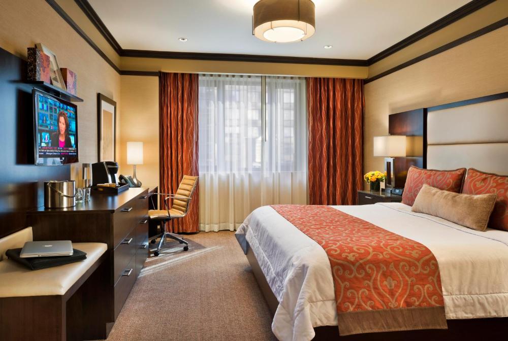 Deluxe Queen Room interior